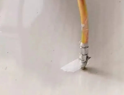 莘县瓷砖空鼓维修公司专业解答在瓷砖铺贴过程中，如果使用的砂料过粗（如全部使用了粗砂），可能会导致以下问题