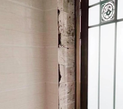 莘县瓷砖空鼓免砸砖维修公司分享吸水砖泡水时间不够或过长都会对瓷砖铺贴效果产生影响